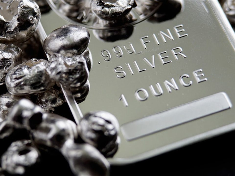 Feinsilberbarren mit 999er Silbergranalien – Goldankauf und Edelmetallankauf für Herzberg bei Juwelier Grützmacher
